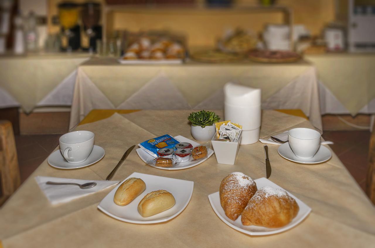 Hotel Casa Diocesana Di ลุคคา ภายนอก รูปภาพ