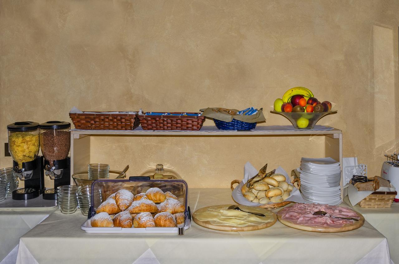 Hotel Casa Diocesana Di ลุคคา ภายนอก รูปภาพ